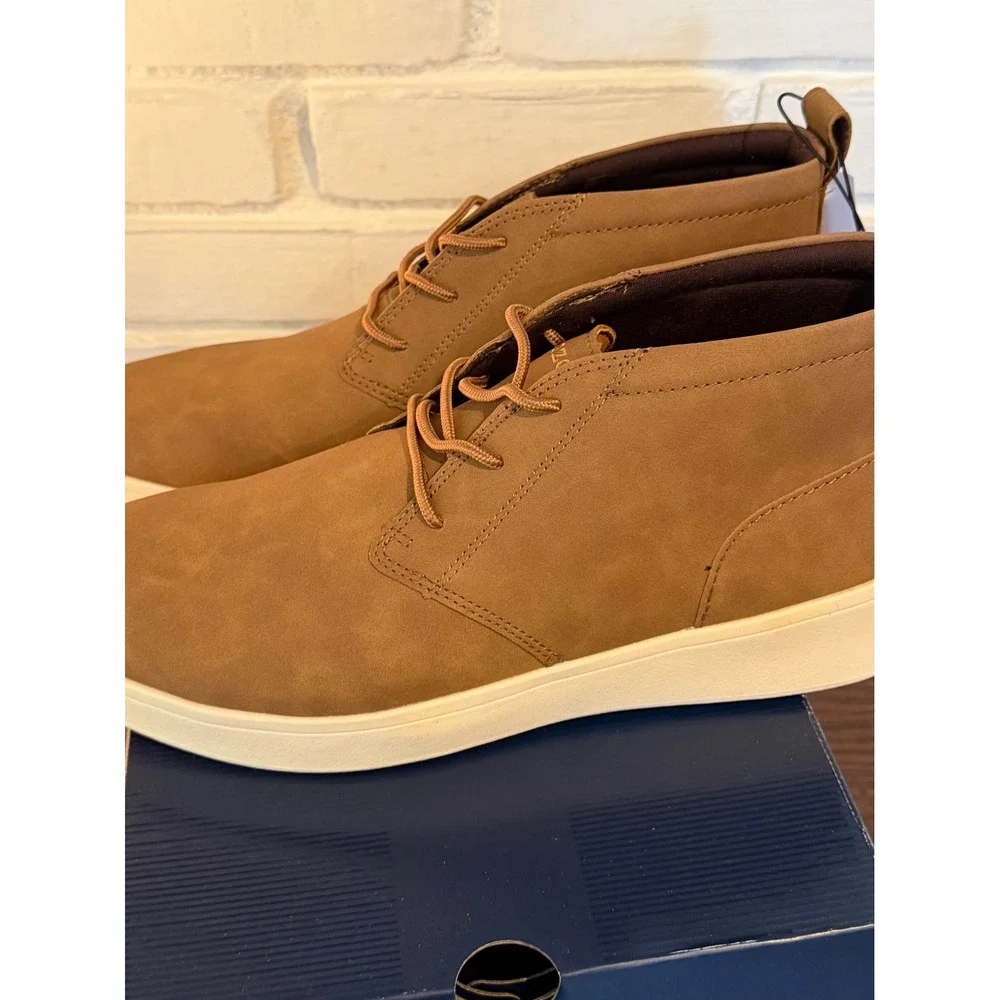 NWT IZOD Palmer Mens 11 Brown Memory Foam Chukka Boot Sneakers Preppy Classic